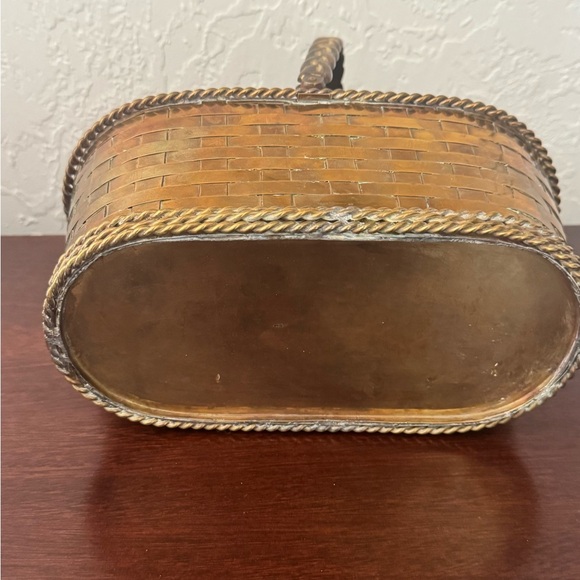 Vintage Woven Brass Basket Planter Rope Handle Rustic Boho Farmhouse Decor Art - Picture 5 of 6